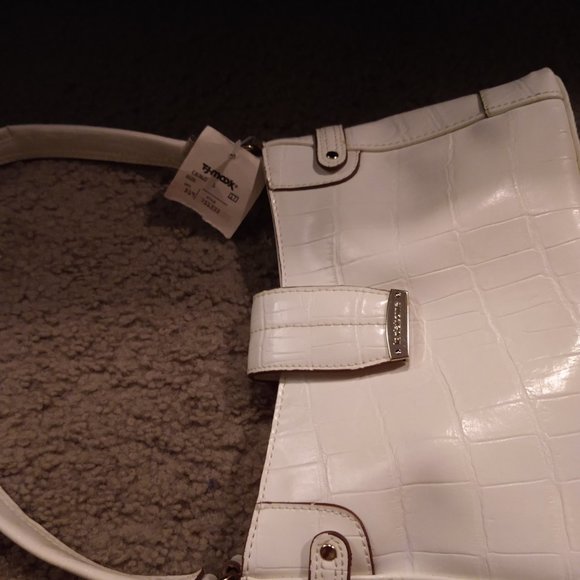 BRAND NEW LIZ CLAIRBORNE WHITE FAUX LEATHER PURSE - Picture 9 of 9